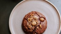 Objednať Bezlepková čokoládová sušenka s lískovými ořechy