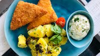 Objednať Smažený vegan sýr s vařenými bramborami s pažitkou, tatarka (1,6)