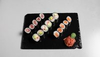 Objednať 28 Sushi set