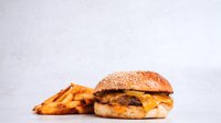 Objednať Študentské menu: Cheeseburger + malé hranolky