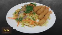 Objednať C5. Smažené ryžové rezance s krevetami v tempure a zeleninou