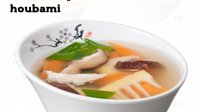 Objednať 7. Kuřecí polévka s bambusem a houbami