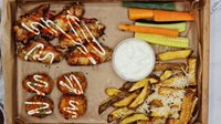Objednať Wings and Nuggets with Fries - 1 person