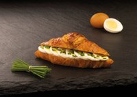 Objednať Croissant s vejcem a pažitkou