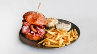 Objednať Hovězí burger „BÁRBEKJŮ“ (200 g)