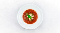 Objednať Rajčatová polévka s bazalkovým pestem a parmazánem 🌱