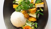 Objednať 41a. Restovaná zelenina na citronově trávě a chilli palivá s tofu