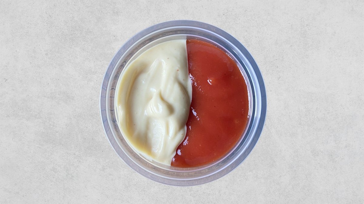 Ketchup und Homemade Mayonnaise