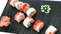Objednať SS32. Uramaki - obrácené sushi obalené v kaviáru