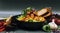 Hozzáadás a kosárhoz Csirkemell saláta választható öntettel, pirítóssal