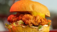 Objednať *OBEDOVÝ ŠPECIÁL* Nashville Hot Chicken Sandwich Combo