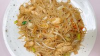 Objednať Rýžové nudle s kuřecím masem po Thajsku