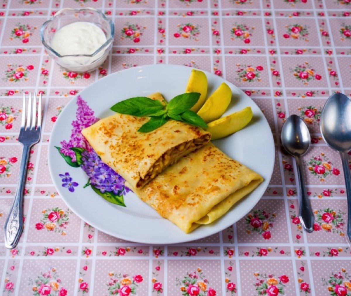 Еда астана. Блины с ананасом и творогом сверху