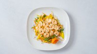 Objednať 20. Míchaný lehký salát se smaženými krevetami, omáčka
