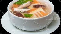 Objednať 5. Kuřecí polévka s bambusem a houbami