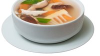 Objednať 5. Kuřecí polévka s bambusem a houbami