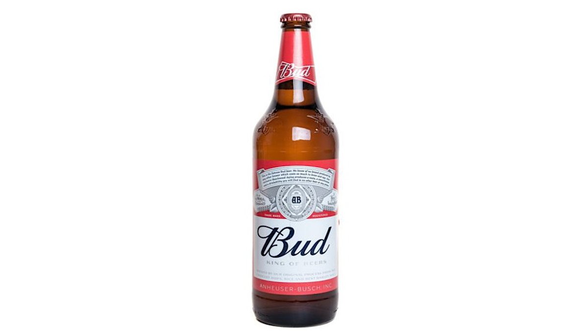 Бад бутылка. Пиво Bud светлое. Пиво Bud 0.9. Пиво Bud бутылочное. Пиво Bud 1.5 литра.