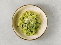 Objednať TAGLIATELLE CON SPINACI E SALSA DI PANNA