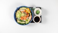 Objednať Poke bowl s marinovaným lososom, sushi ryža