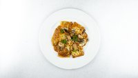 Objednať Ravioli pasticciati con ragu di manzo, porcini e mozzarella