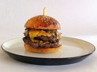 Objednať Double Chuck-Roll Burger 300g