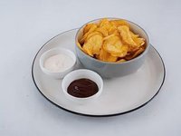 Objednať Bramborové chipsy s blue cheese a BBQ omáčkou