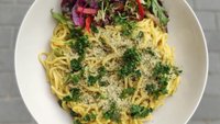 Objednať Semolinové špagety àla carbonara s vegan „parmazánem“