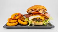Objednať Texas burger + cibulové kroužky 6ks + dresink
