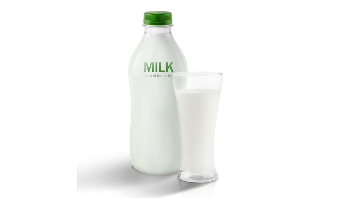 Бутылка молока буренка раньше вмещала. Бутылка молока. Молоко в бутылке. Молоко без фона. Бутылочка с молоком.