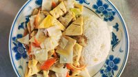 Objednať M46. Tofu s bambusovými výhonky a houbami s rýží