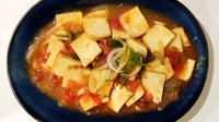 Objednať Pikantné tofu na čerstvých paradajkách