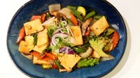 Objednať Pikantné tofu so zeleninou a Tom Yum omáčkou