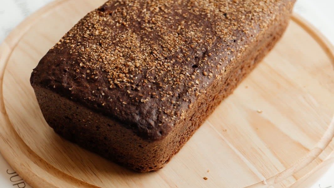 Черный хлеб 3. Десерт черный хлеб. Калужский черный хлеб. Черный хлеб Сургутский. Чёрный хлеб Ярославский.