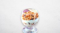 Objednať Jogurt s domácou pekanovou granolou a javorovým sirupom