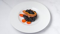 Objednať Černé risotto ze sépie s grilovanou chobotničkou