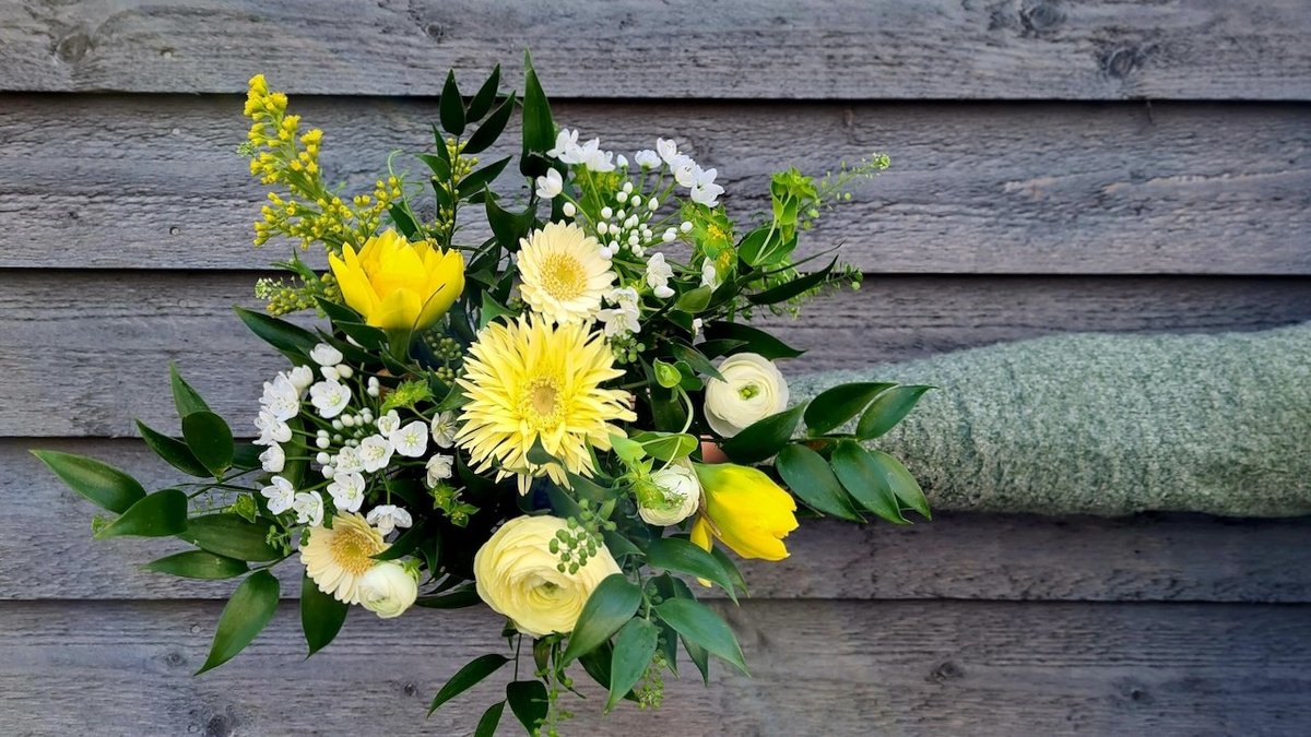 Kukkakauppa Stenius A lovely flower shop in Helsinki's Lauttasaari