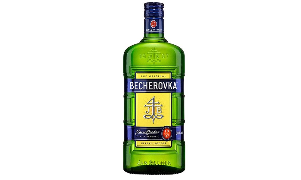 Ликер Becherovka 38 0.5л Чехия. Ликер Becherovka 0.5л 44910011. Becherovka без фона. Бехеровка этикетка на бутылку.