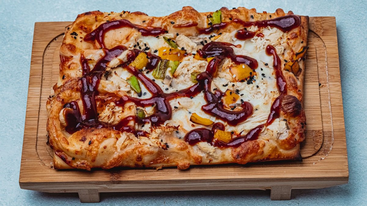 Barbecue Pizza with Chicken