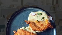 Objednať Menu 1 - Vyprážaný bravčový Cordon Bleu, zemiakovo – maslové pyré, lisový šaláti