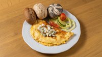 Hozzáadás a kosárhoz Spenótos kéksajtos omlett, friss zsemlével