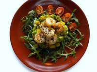 Objednať Avocado and shrimp salad / Salát s avokádem a krevetami