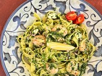 Objednať Pasta with feta , spinach аnd shrimp / Těstoviny s fetou, špenátem a krevetami