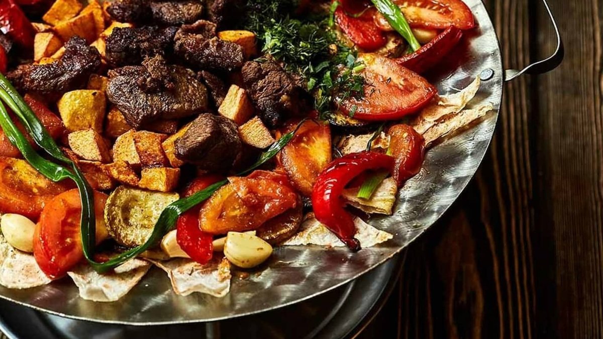 Садж телятина. Садж с каре ягненка. Ресторан садж тюмень. Садж сингапур. Садж кебаб ассорти.