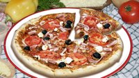 Hozzáadás a kosárhoz Tarjás-olívás pizza (32cm)
