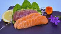 Objednať Sashimi 3. Kúsky čerstvého tuniaka 2ks, lososa 2ks