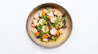 Objednať Zeleninový salát s černou čočkou beluga a krevetami