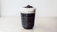 Objednať 🐍 Black Cobra yuzu slushie s oreo cream cheesem