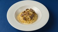 Objednať Čerstvé špagety s máslem, sýrem a černým lanýžem