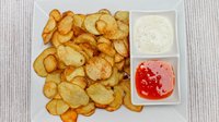Objednať Domácí chipsy se sladkokyselou omáčkou + tatarka
