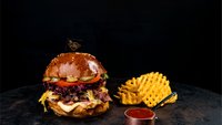 Objednať Bacon burger + hranolky + dressing zdarma
